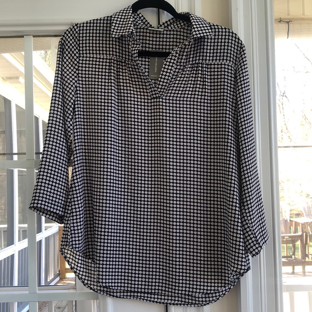 NWT Van Heusen back and white blouse
